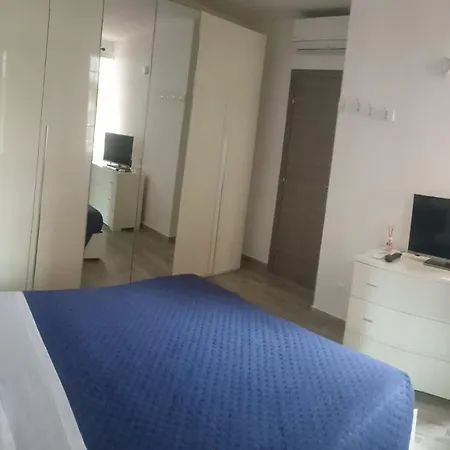 Carmela Guest house